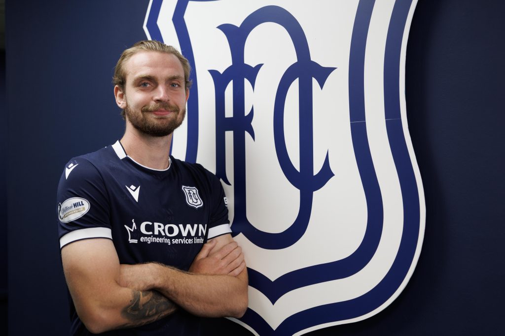 Dundee FC Secures Bradley Fink on Season-Long Loan from Wycombe Wanderers